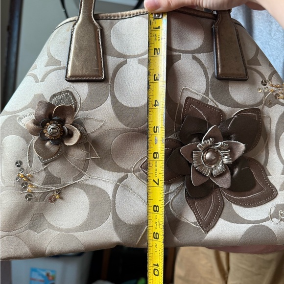 Coach Kisslock Shoulder Bag with Embossed Flowers and Lavender Interior - Picture 15 of 17